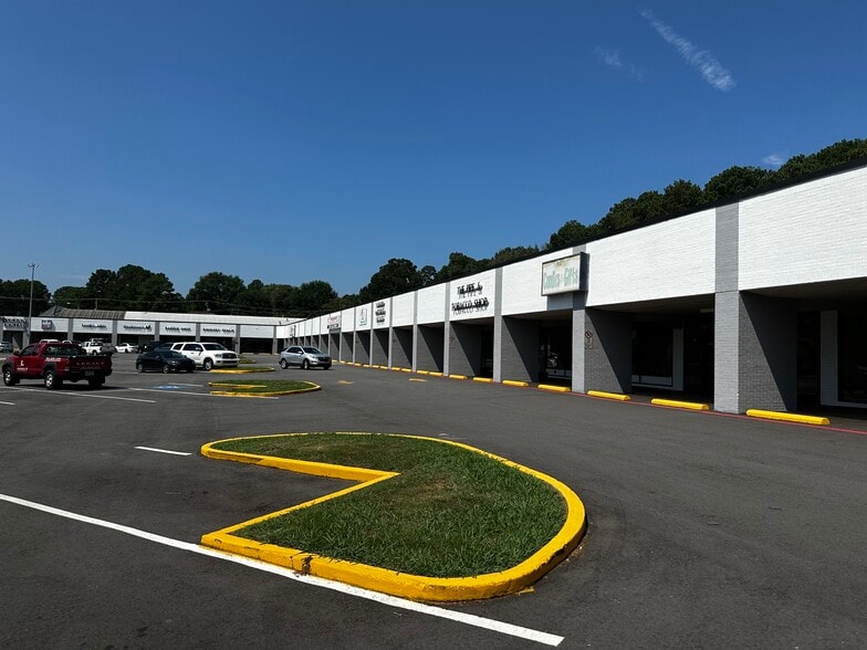 More Photos Of 2800-3018 S University Ave, Little Rock Unknown For Lease