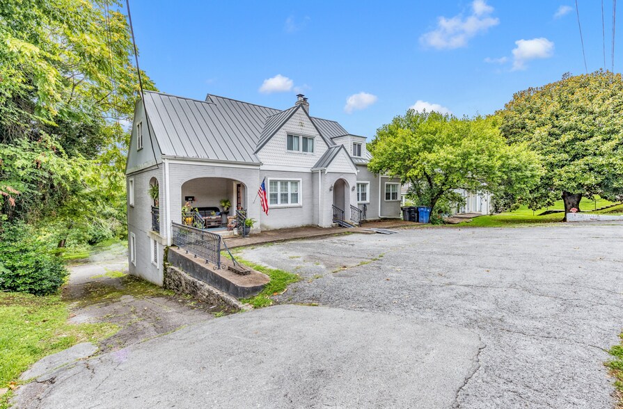 More Photos Of 609 W 7th St, Columbia Office For Sale