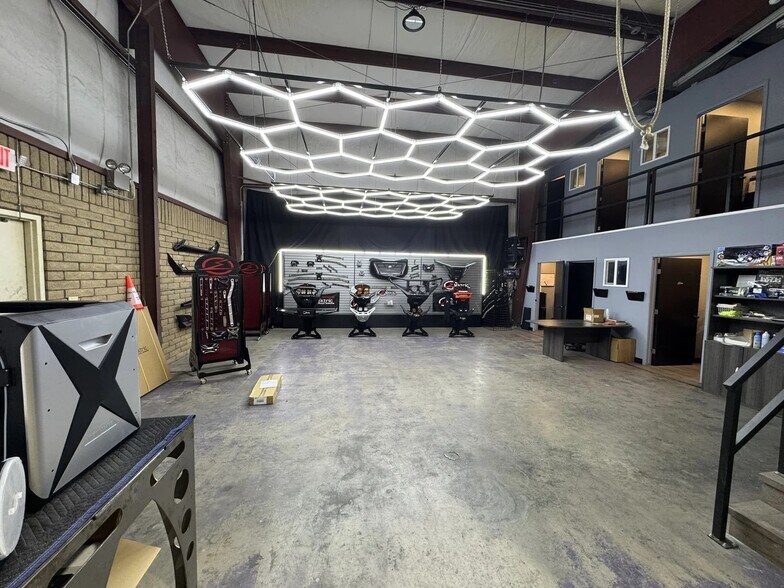 More Photos Of 737 W 2nd Ave, Mesa Manufacturing For Sale