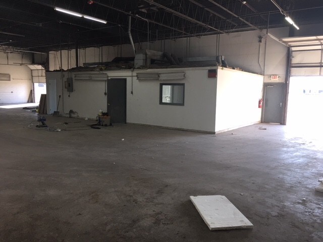 More Photos Of 803-907 Industrial Dr, West Chicago Warehouse For Lease