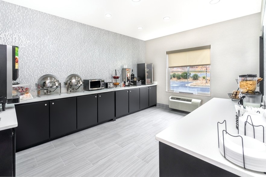 More Photos Of 15 Chateau Dr SE, Rome Hotel For Sale