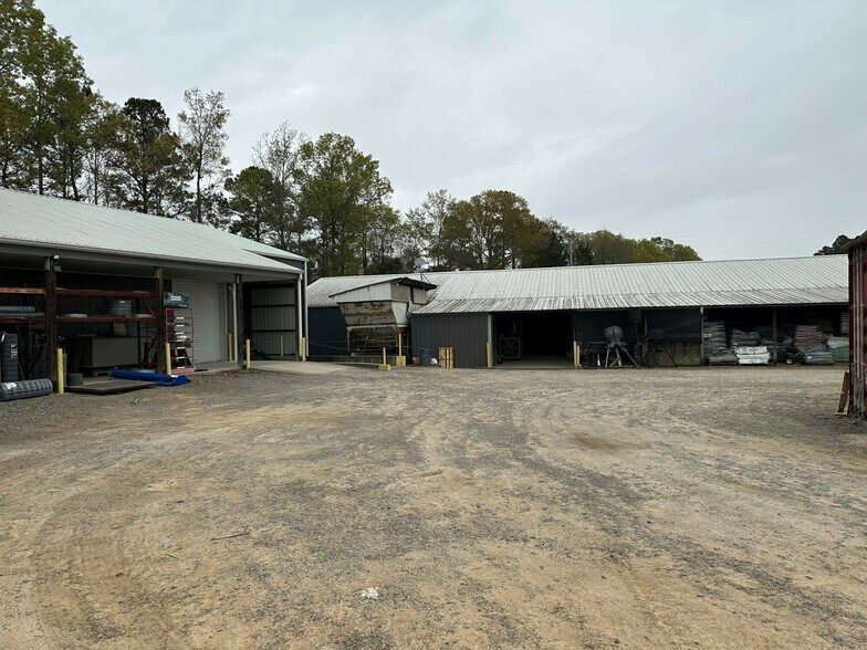 More Photos Of 2616 Colonel Thomson Hwy, Saint Matthews Freestanding For Sale