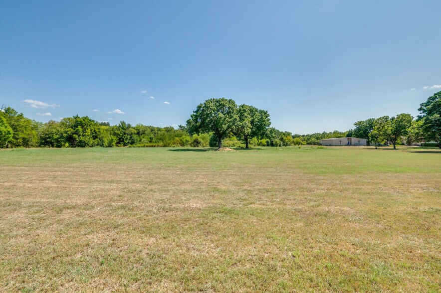 More Photos Of 2120 W Sublett Rd, Arlington Land For Sale