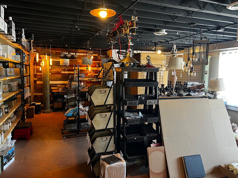 More Photos Of 2813 Liberty Ave, Vermilion Bar For Sale