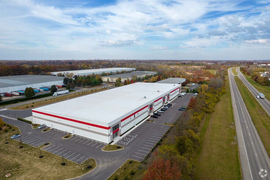 More Photos Of 5740 N Green Pointe Dr, Groveport Warehouse For Lease