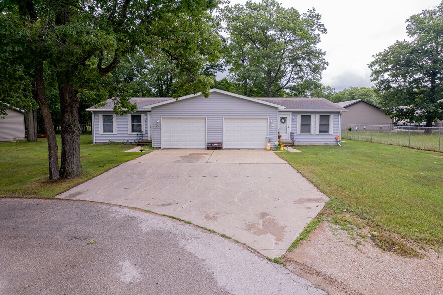 More Photos Of 1 Cambridge Dr, Gladstone Multifamily For Sale