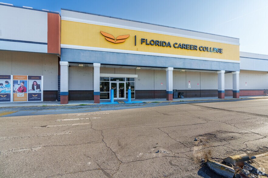 More Photos Of 989-1007 N Semoran Blvd, Orlando Freestanding For Lease