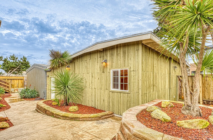 More Photos Of 7550 Sandholdt Rd, Moss Landing Warehouse For Sale