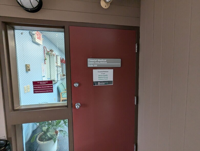 More Photos Of 1445 Wampanoag Trl, Riverside Office For Sale