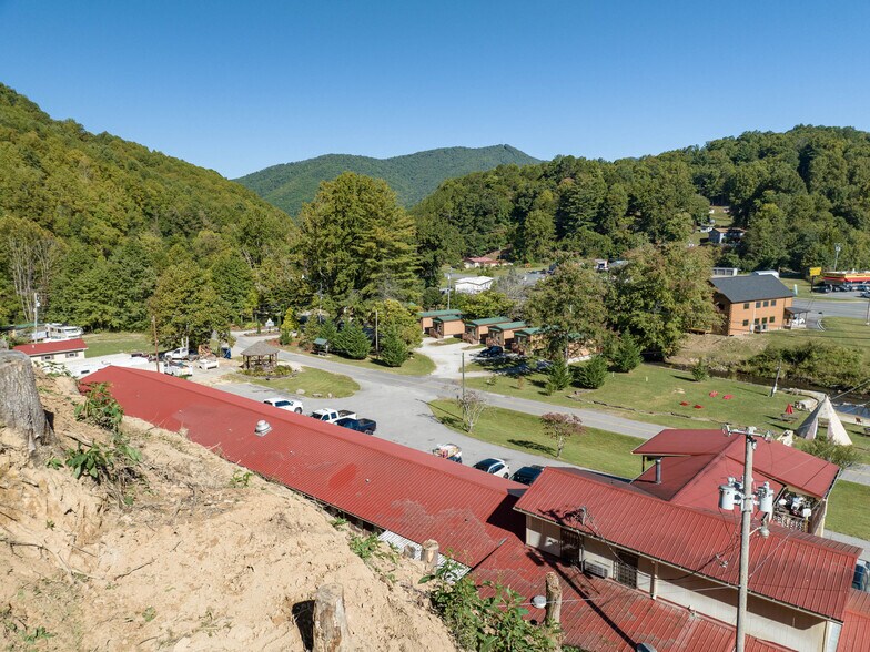 More Photos Of 125 Tee Pee Dr, Whittier Hotel For Sale