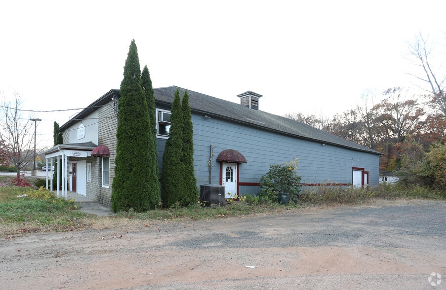Primary Photo Of 13 N Main St, East Hampton Showroom For Sale