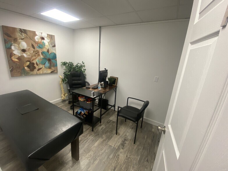 More Photos Of 1 Proactive Dr, New Florence Hotel For Sale