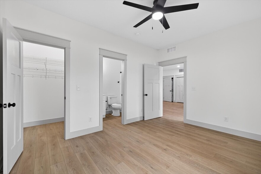 More Photos Of 326 N Jefferson St, Bloomington Apartments For Sale