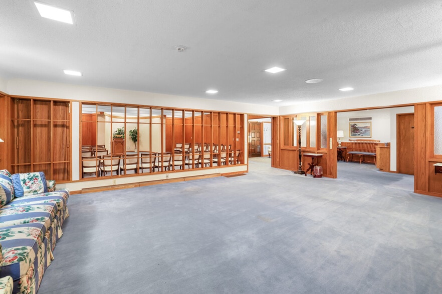 More Photos Of 1801 Commerce Blvd, Mound Funeral Home For Sale