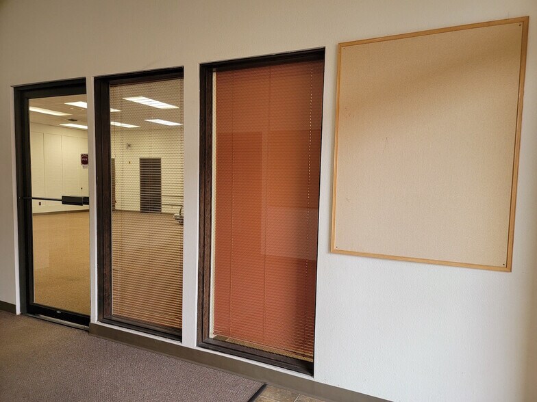 More Photos Of 707 S Main St, Lebanon Office For Sale