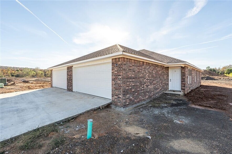 More Photos Of 1015 Lavender Rd, Fort Smith Apartments For Sale