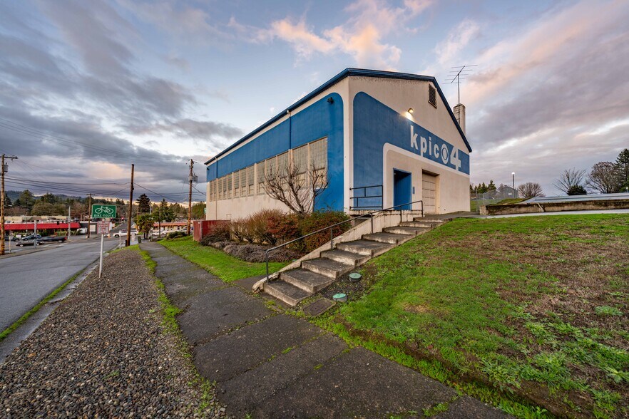 More Photos Of 655 W Umpqua St, Roseburg Radio TVTransmission Facilities For Sale