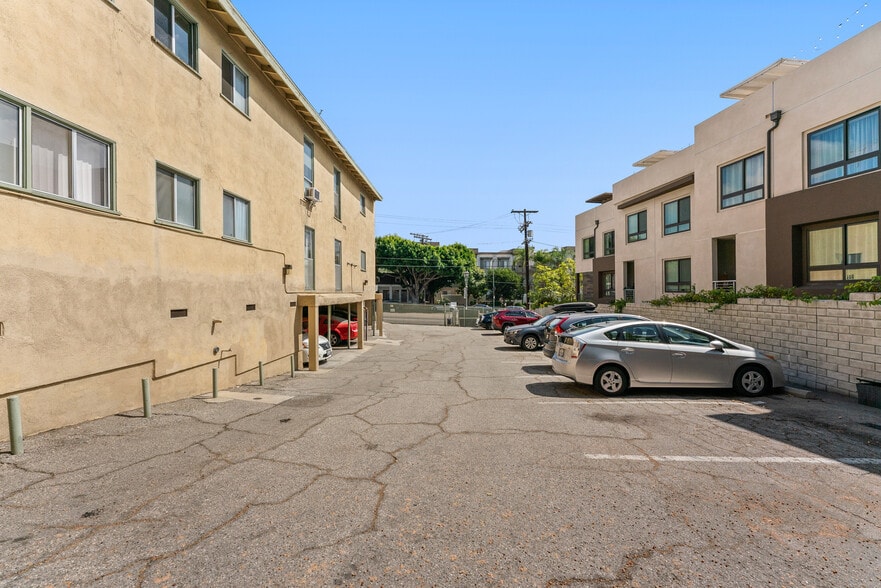 More Photos Of 2131 N Cahuenga Blvd, Los Angeles Apartments For Sale