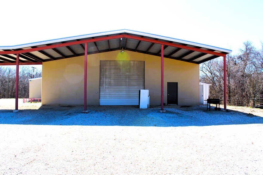 More Photos Of 1810 Barnett Dr, Weatherford Warehouse For Lease
