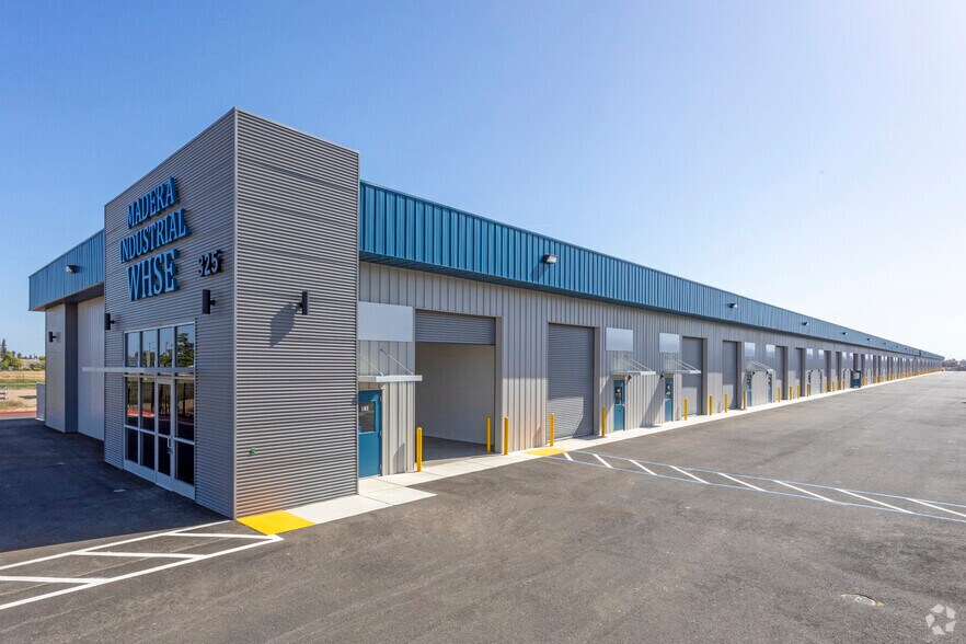 More Photos Of 325-355 S Schnoor Ave, Madera Warehouse For Lease
