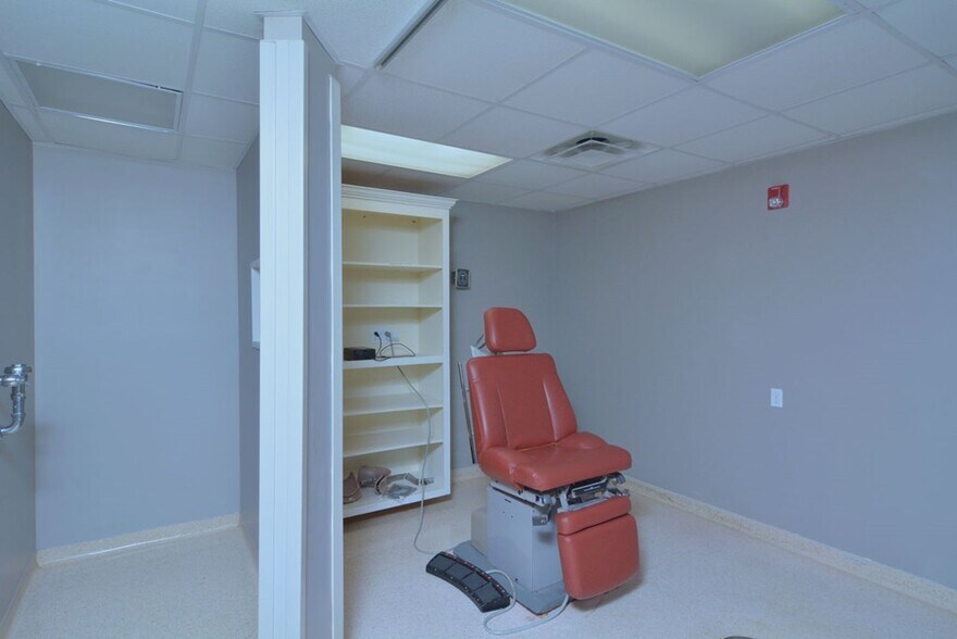 More Photos Of 803 N Jackson St, Albany Office For Lease