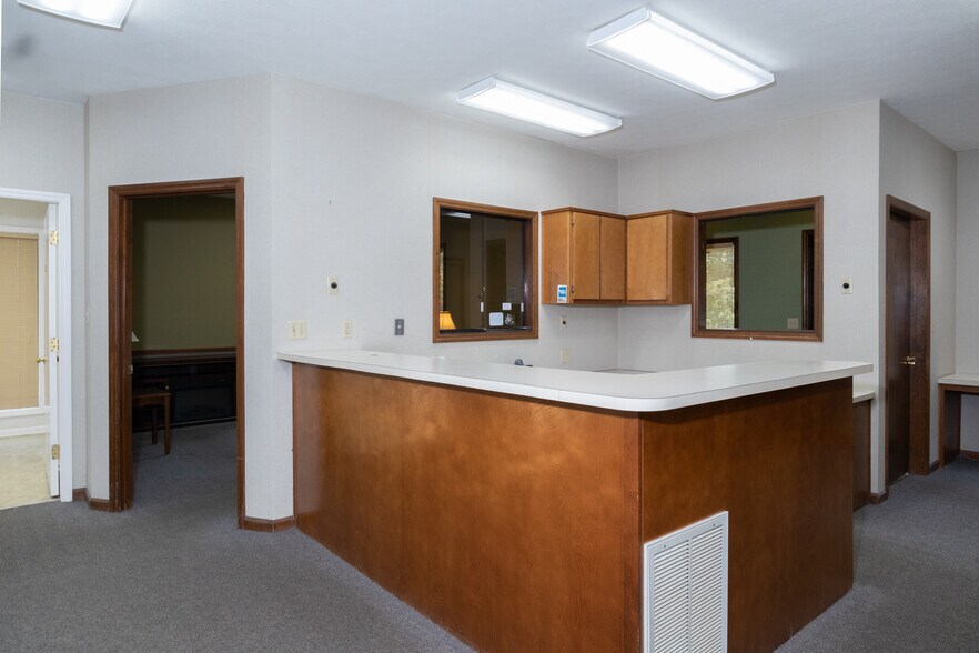 More Photos Of 3830 Rosemont Dr, Columbus Office For Sale