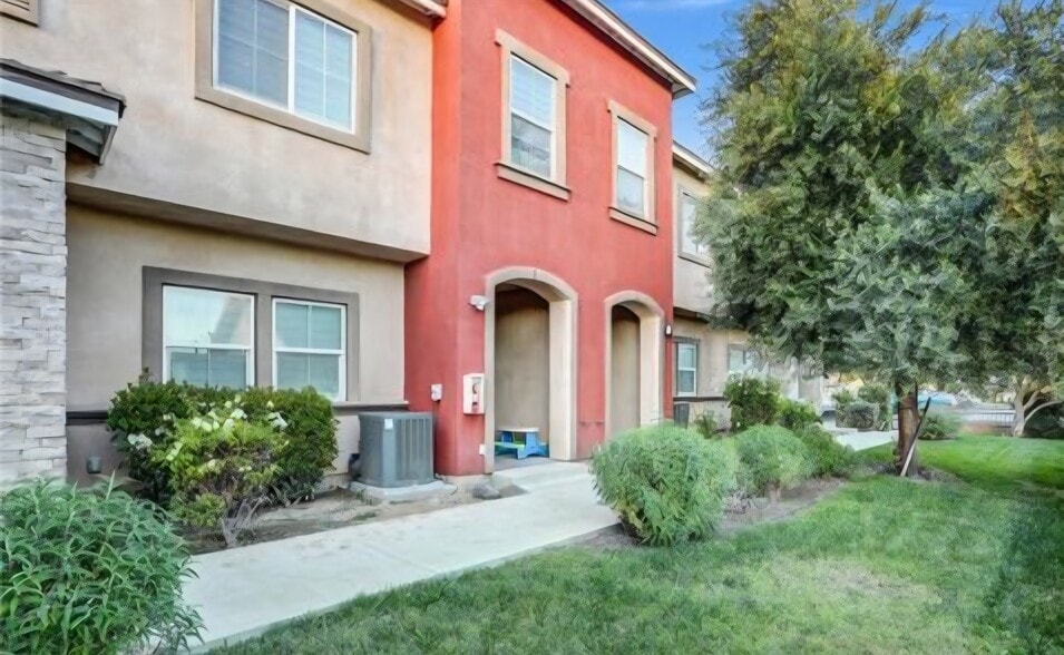 More Photos Of 228 N Orange Ave, Rialto Apartments For Sale