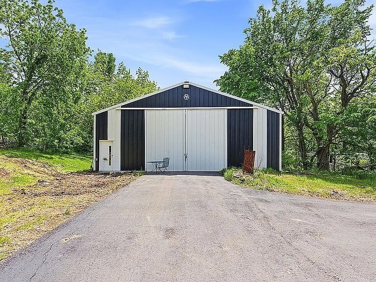 More Photos Of 1106 College Hill St, Pleasant Hill Flex For Sale