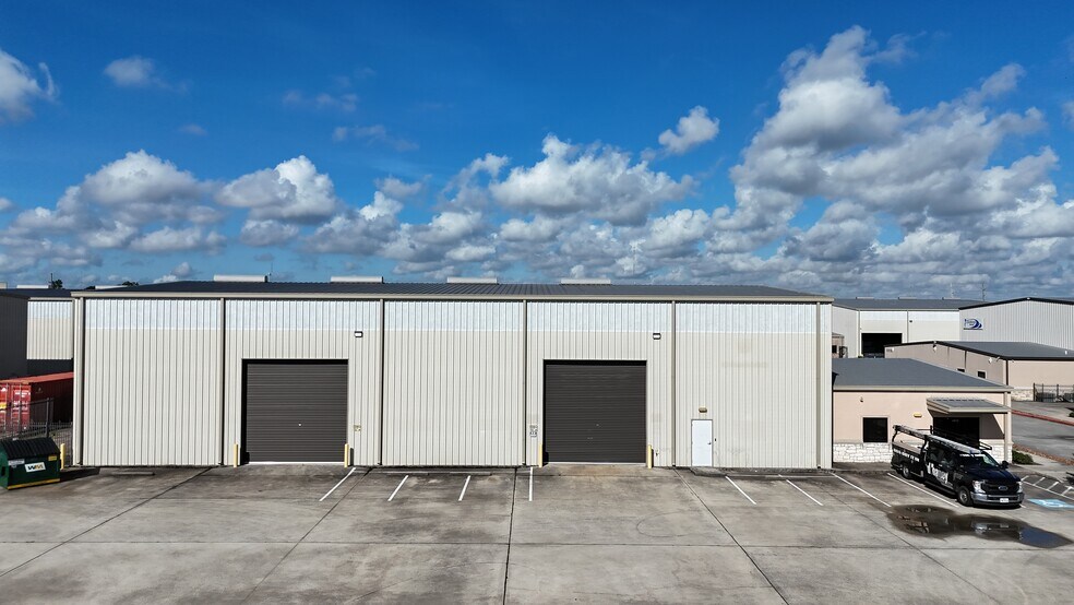 More Photos Of 6812 Bourgeois Rd, Houston Warehouse For Lease