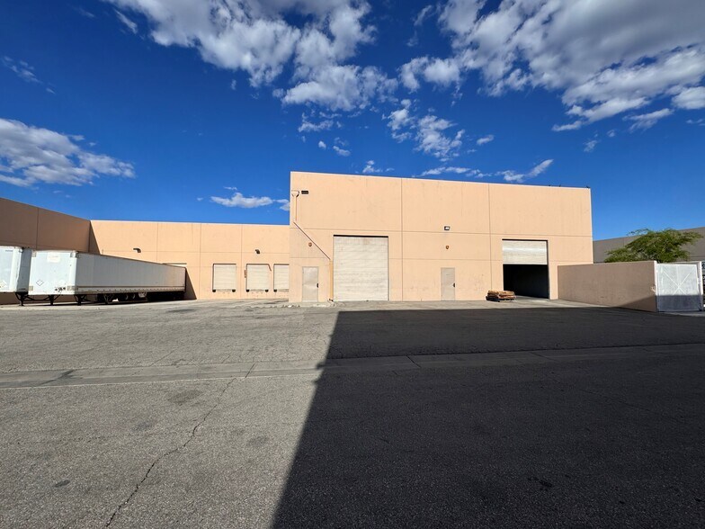 More Photos Of 2965 Coleman St, North Las Vegas Distribution For Lease