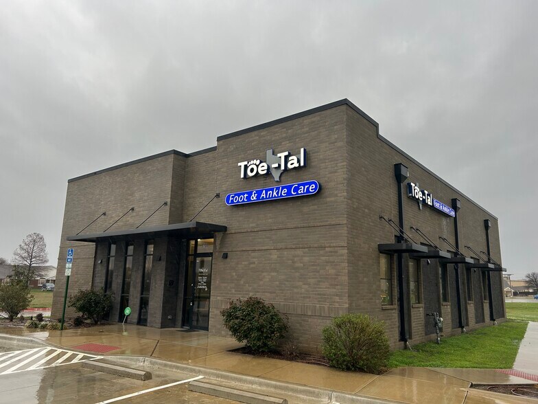 Primary Photo Of 5700 North Park Dr, Watauga Medical For Lease