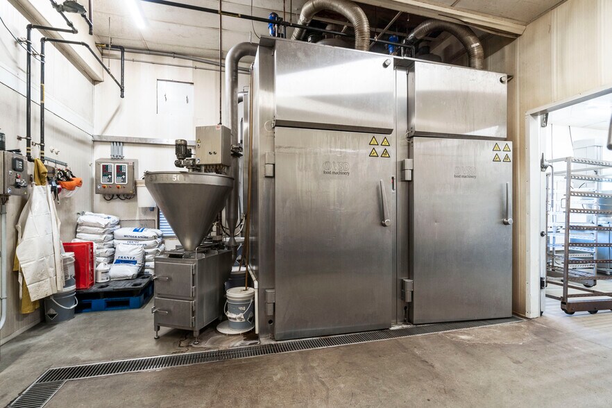 More Photos Of 4141 54 St SE, Salmon Arm Manufacturing For Sale