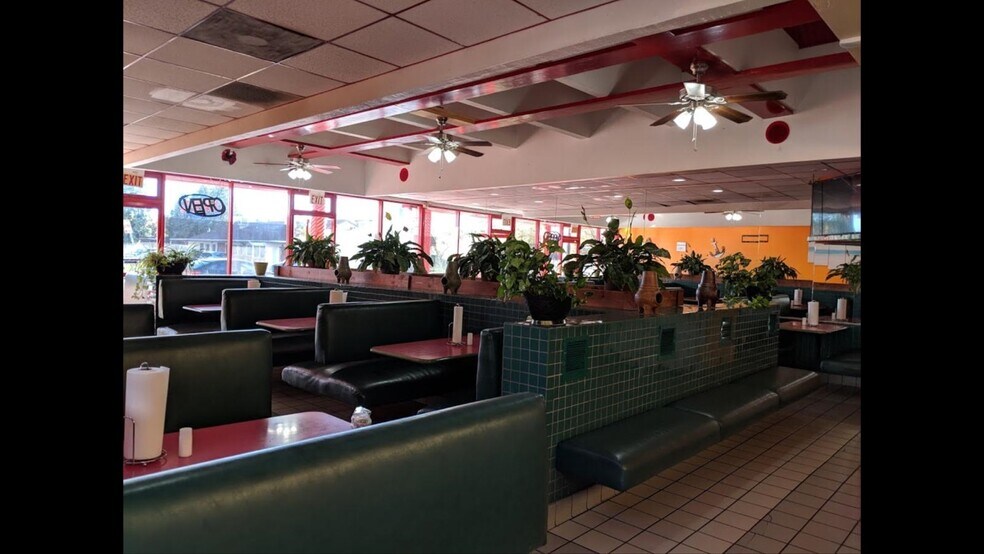 More Photos Of 5901 Gibson Blvd SE, Albuquerque Restaurant For Sale