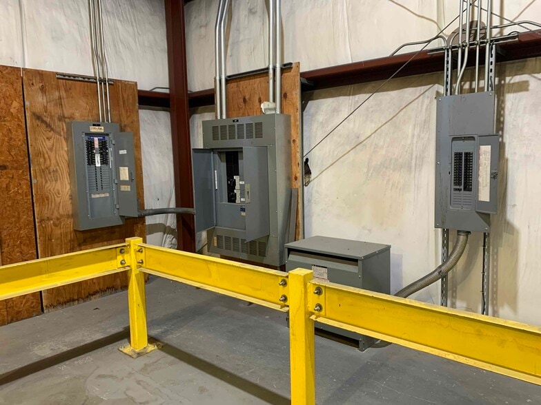 More Photos Of 3046 Matlock Dr NW, Kennesaw Warehouse For Lease