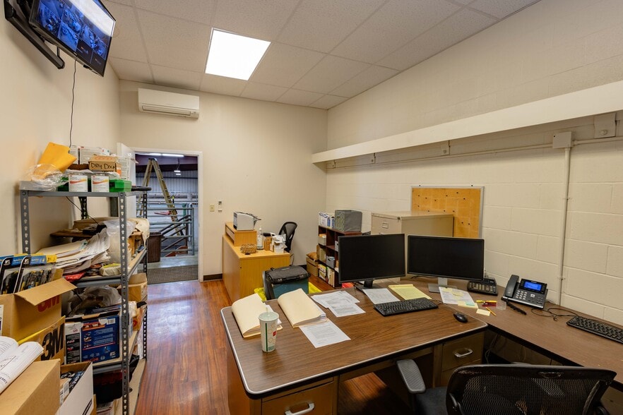 More Photos Of 99-1392 Koaha Pl, Honolulu Warehouse For Sale