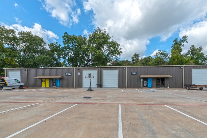 More Photos Of 310 Magnolia St, Spring Warehouse For Sale