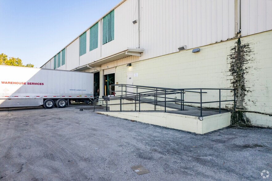 More Photos Of 5301 E Hanna Ave, Tampa Distribution For Lease