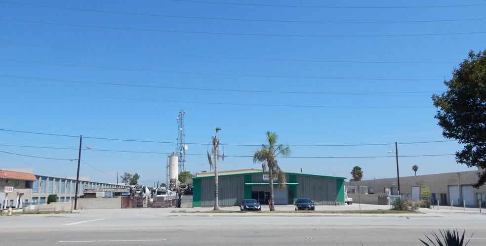 More Photos Of 13643-13649 Rosecrans Ave, Santa Fe Springs Warehouse For Lease