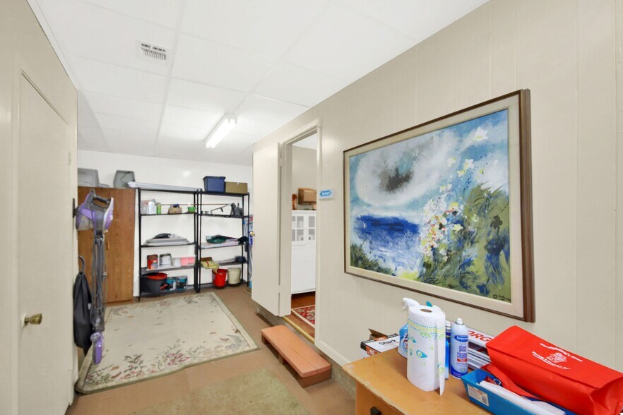 More Photos Of 202 N Main St, Taylor Loft Creative Space For Sale