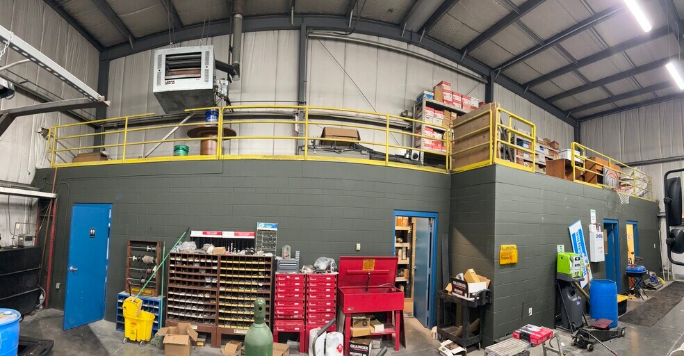 More Photos Of 2407 Washington Ave, Bedford Warehouse For Lease