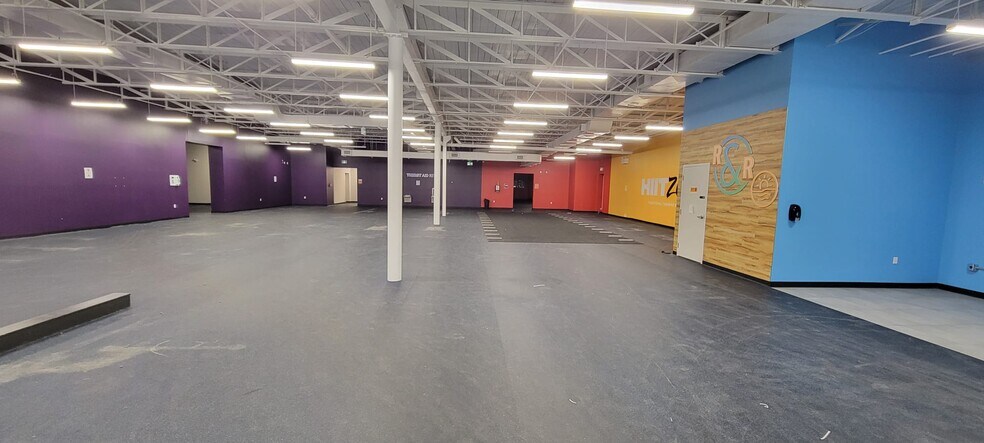 More Photos Of 190 Sharpe St E, Gravenhurst Freestanding For Lease