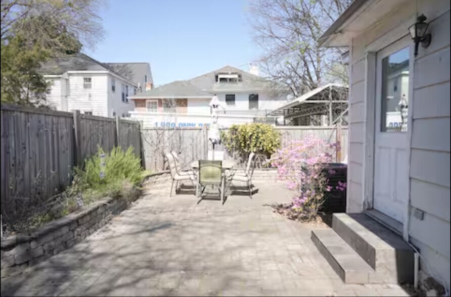 More Photos Of 405 Morson St, Raleigh Office For Lease