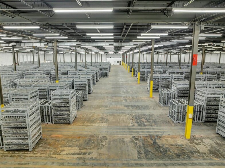 More Photos Of 206 Mathews St, Barnesville Distribution For Lease