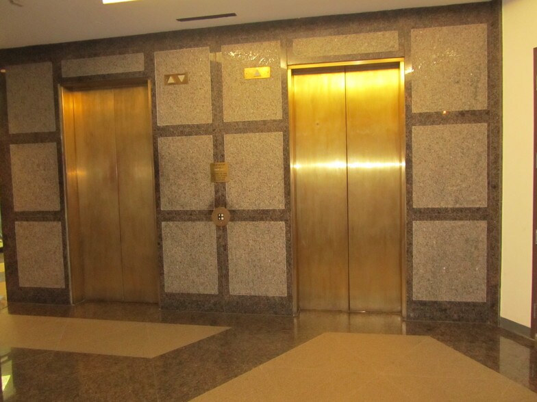 More Photos Of 539 N Carancahua St, Corpus Christi Office For Lease