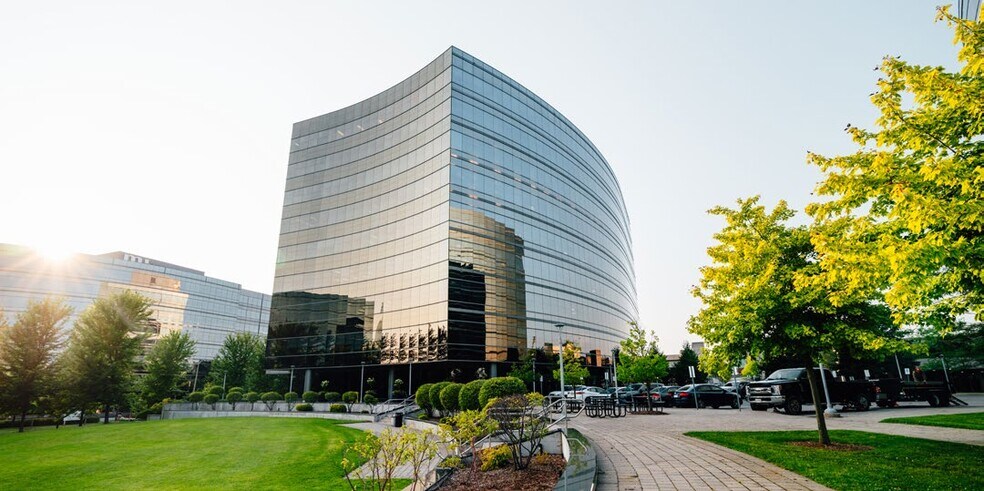 More Photos Of 150 Commerce Valley Dr W, Markham Office For Lease
