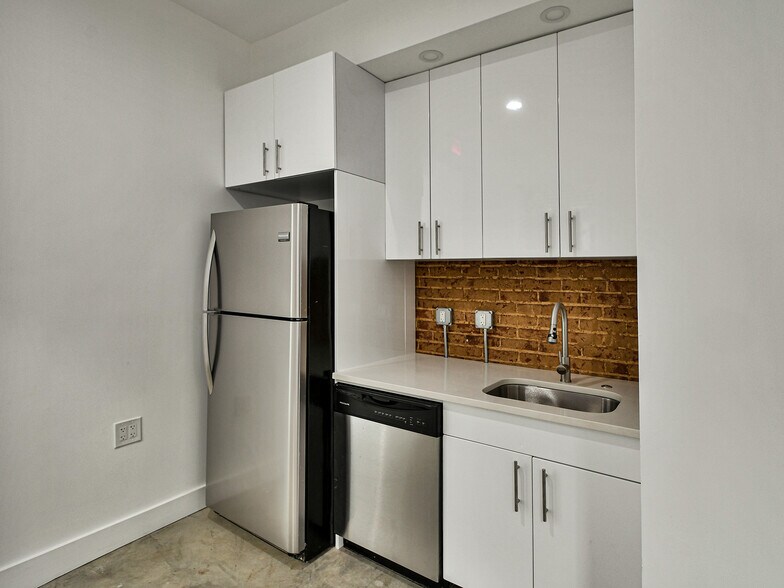 More Photos Of 515 11th St SE, Washington Storefront Retail Office For Sale