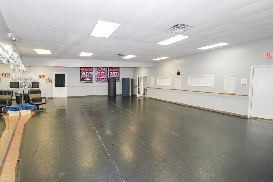 More Photos Of 2801 Columbus Ave, Sandusky Freestanding For Sale