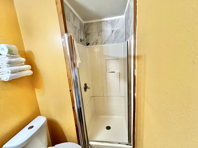 More Photos Of 215 N Broadway St, Post Hotel For Sale