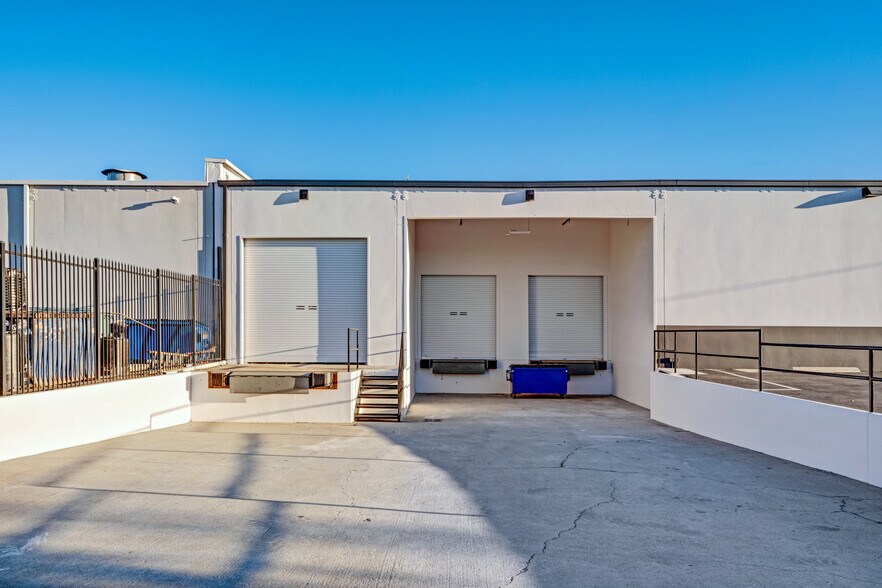 More Photos Of 7101 Case Ave, North Hollywood Warehouse For Lease