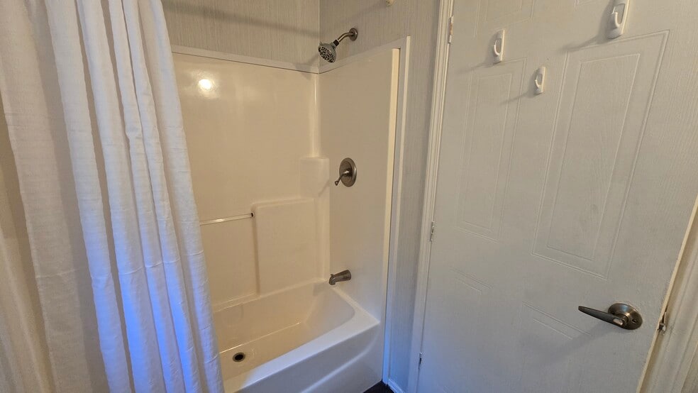 More Photos Of 44 Crawford Dr, Lake Placid Manufactured Housing Mobile Home Park For Sale